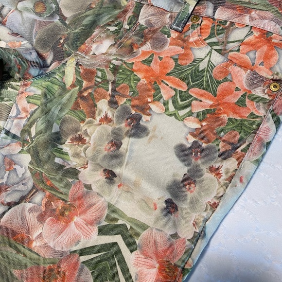 7 for all mankind  skinny crop with zipper detail - Picture 9 of 9